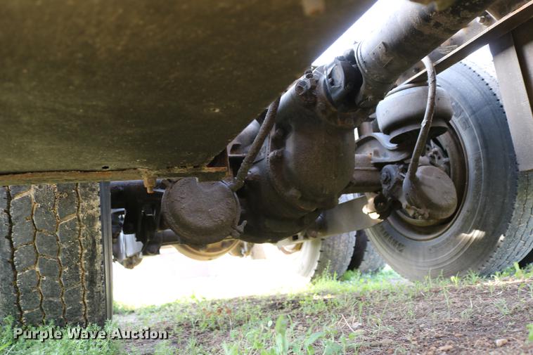 image for item DD4255 2005 Kenworth T600 semi truck