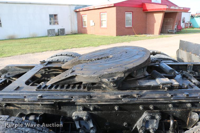 image for item DD4255 2005 Kenworth T600 semi truck