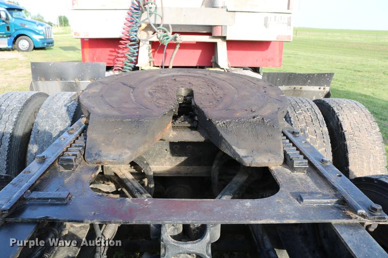 image for item DD4255 2005 Kenworth T600 semi truck