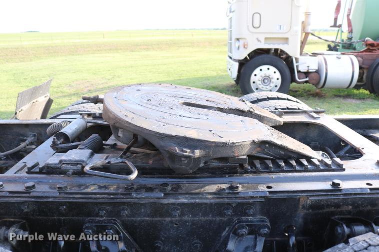 image for item DD4255 2005 Kenworth T600 semi truck