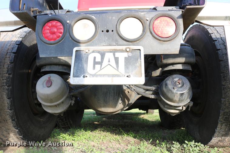 image for item DD4255 2005 Kenworth T600 semi truck