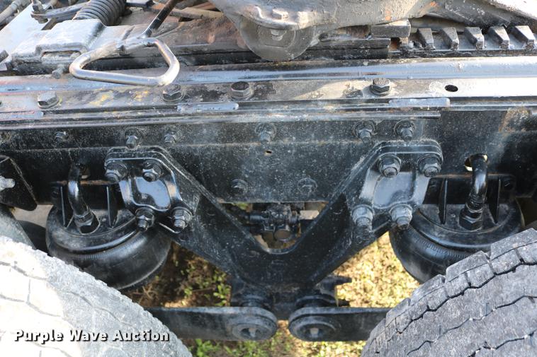 image for item DD4255 2005 Kenworth T600 semi truck