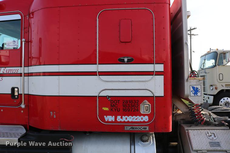 image for item DD4255 2005 Kenworth T600 semi truck