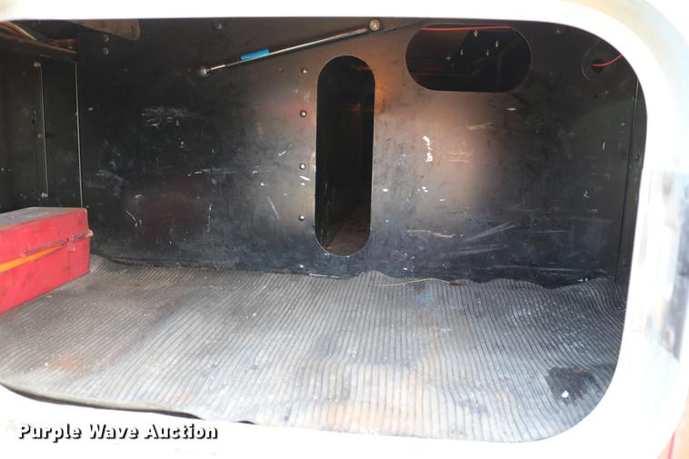 image for item DD4255 2005 Kenworth T600 semi truck