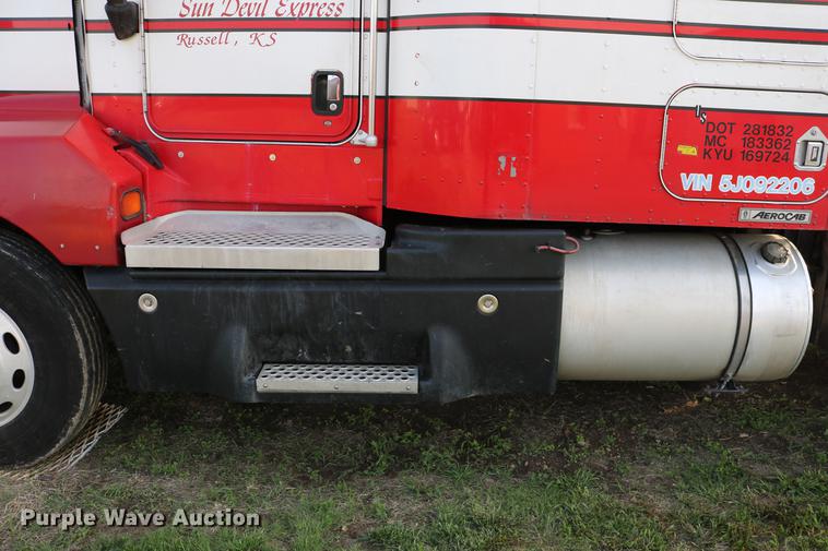 image for item DD4255 2005 Kenworth T600 semi truck