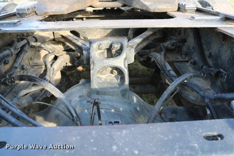 image for item DD4255 2005 Kenworth T600 semi truck