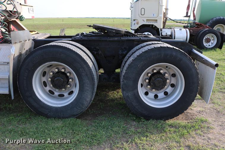 image for item DD4255 2005 Kenworth T600 semi truck