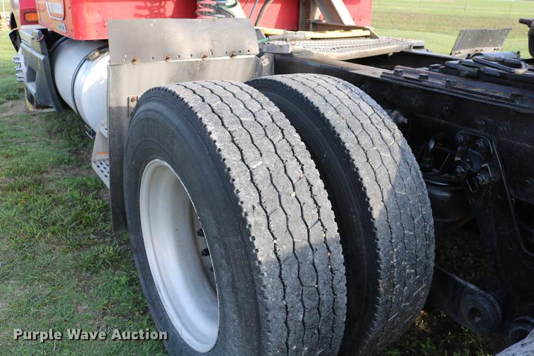 image for item DD4255 2005 Kenworth T600 semi truck