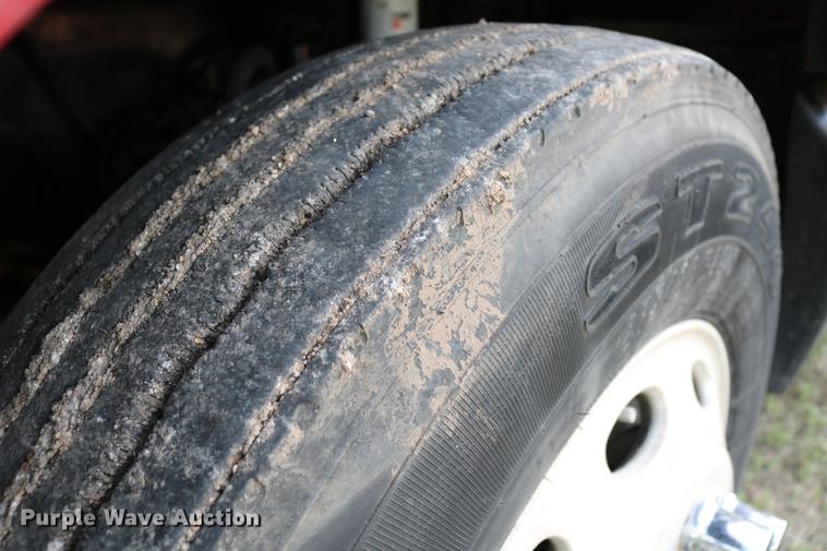 image for item DD4255 2005 Kenworth T600 semi truck