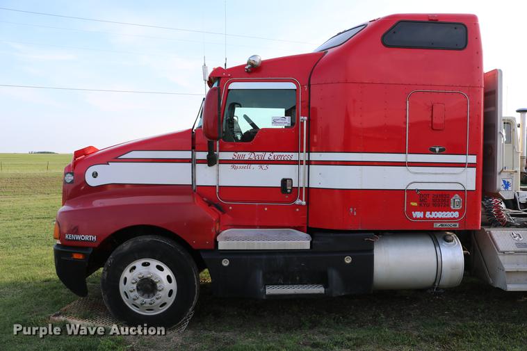 image for item DD4255 2005 Kenworth T600 semi truck