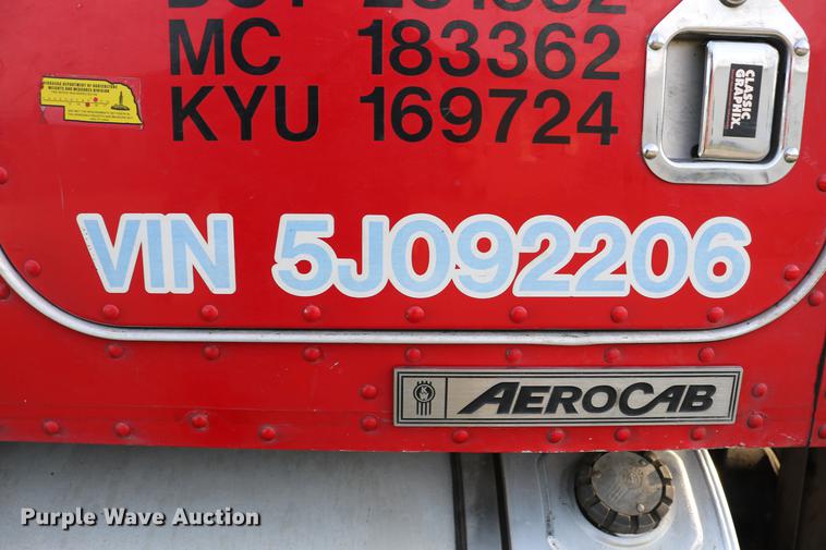 image for item DD4255 2005 Kenworth T600 semi truck