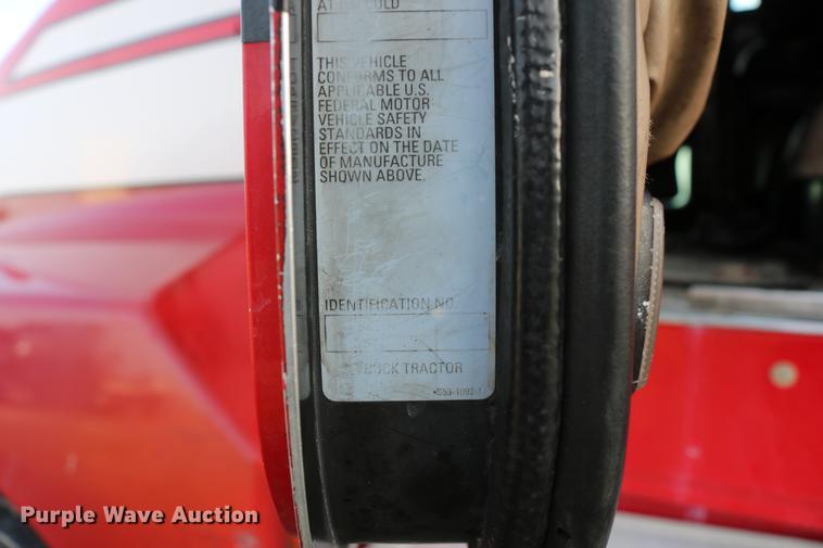 image for item DD4255 2005 Kenworth T600 semi truck