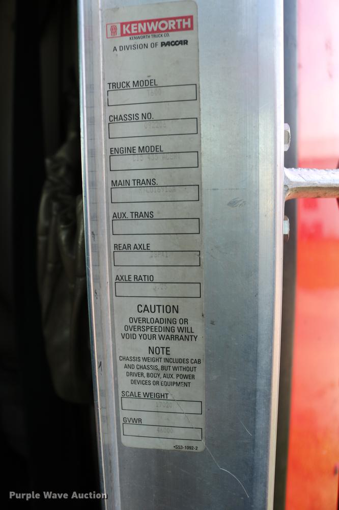 image for item DD4255 2005 Kenworth T600 semi truck