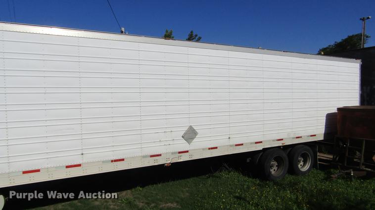 image for item DD5682 2006 Utility 3000R refrigerated van trailer