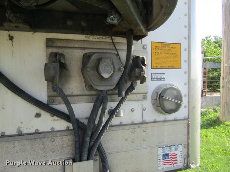 image for item DD5682 2006 Utility 3000R refrigerated van trailer