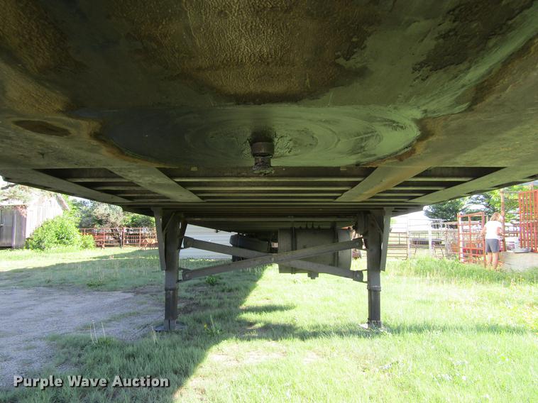 image for item DD5682 2006 Utility 3000R refrigerated van trailer