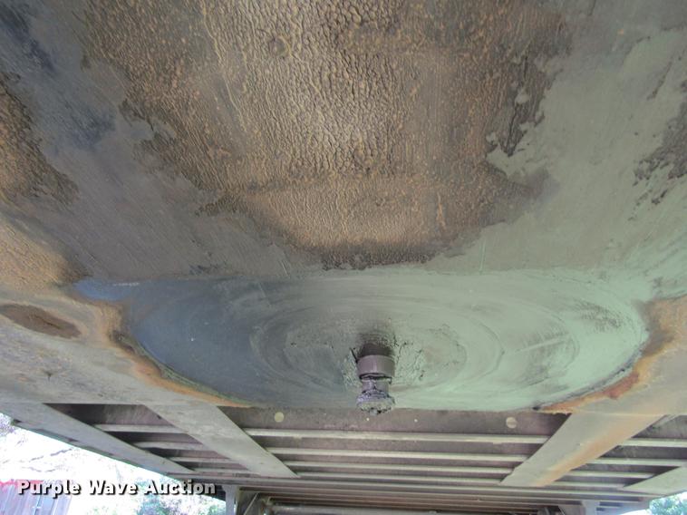 image for item DD5682 2006 Utility 3000R refrigerated van trailer