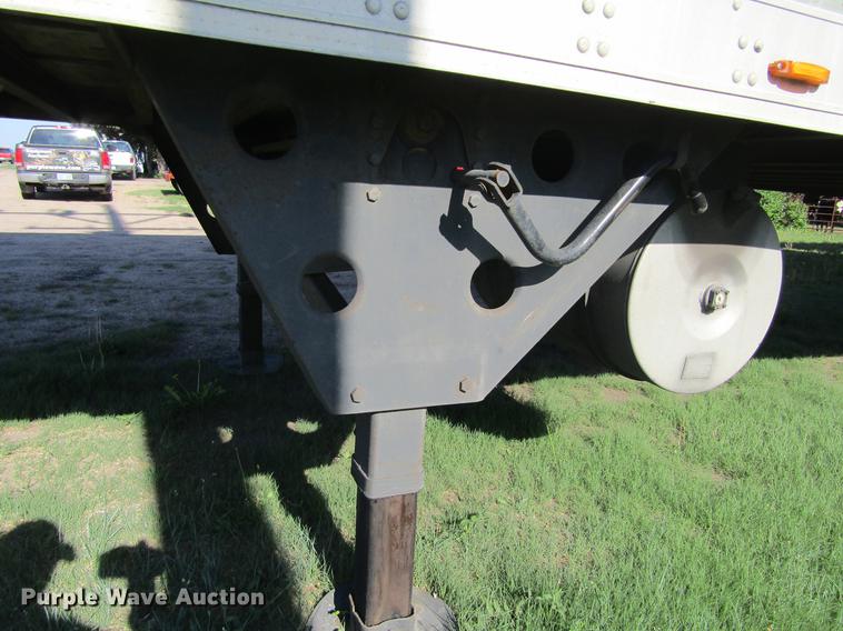 image for item DD5682 2006 Utility 3000R refrigerated van trailer