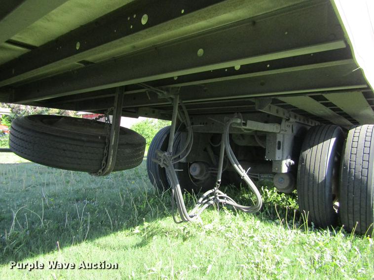 image for item DD5682 2006 Utility 3000R refrigerated van trailer