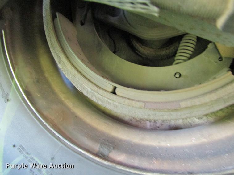 image for item DD5682 2006 Utility 3000R refrigerated van trailer