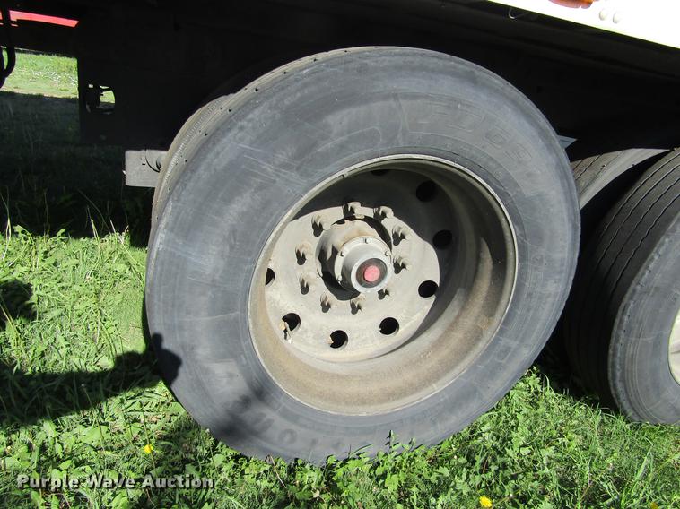 image for item DD5682 2006 Utility 3000R refrigerated van trailer