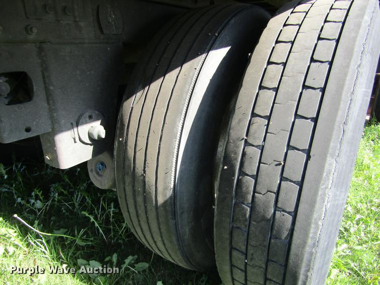 image for item DD5682 2006 Utility 3000R refrigerated van trailer