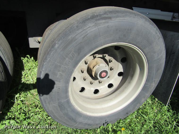 image for item DD5682 2006 Utility 3000R refrigerated van trailer