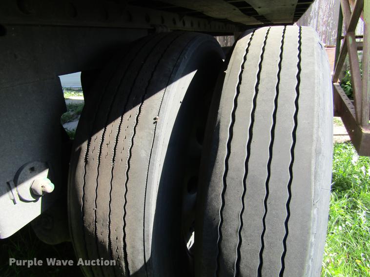 image for item DD5682 2006 Utility 3000R refrigerated van trailer