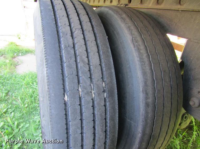 image for item DD5682 2006 Utility 3000R refrigerated van trailer