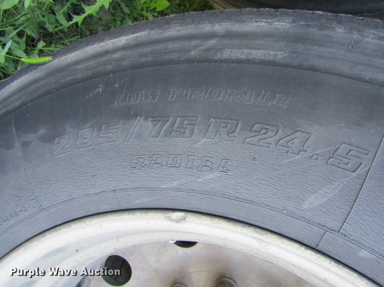 image for item DD5682 2006 Utility 3000R refrigerated van trailer