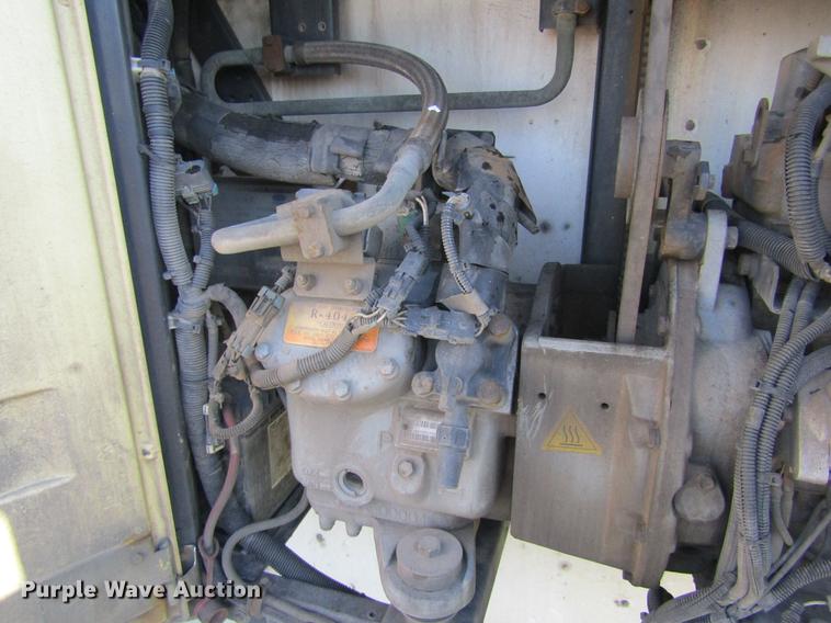 image for item DD5682 2006 Utility 3000R refrigerated van trailer