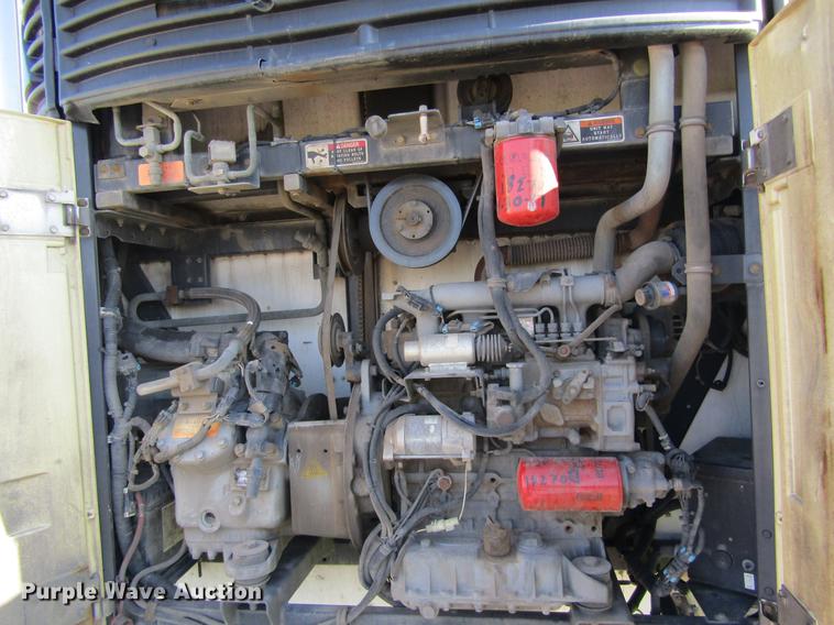 image for item DD5682 2006 Utility 3000R refrigerated van trailer