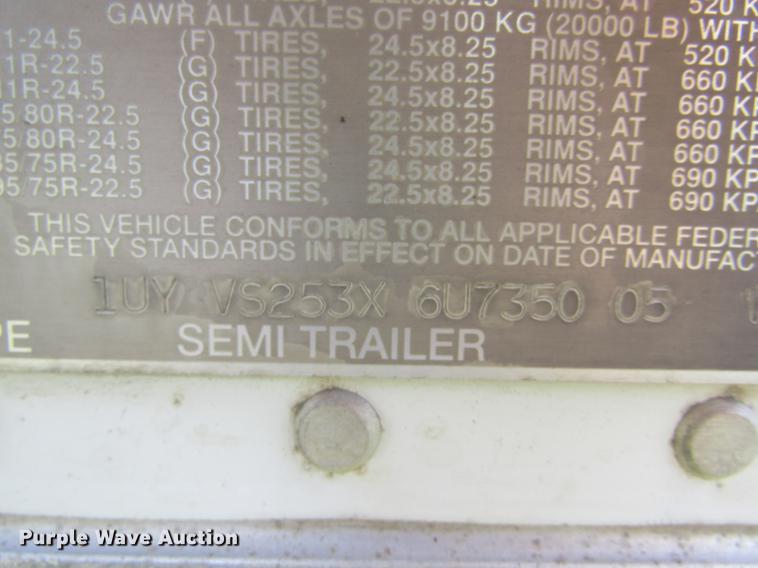 image for item DD5682 2006 Utility 3000R refrigerated van trailer