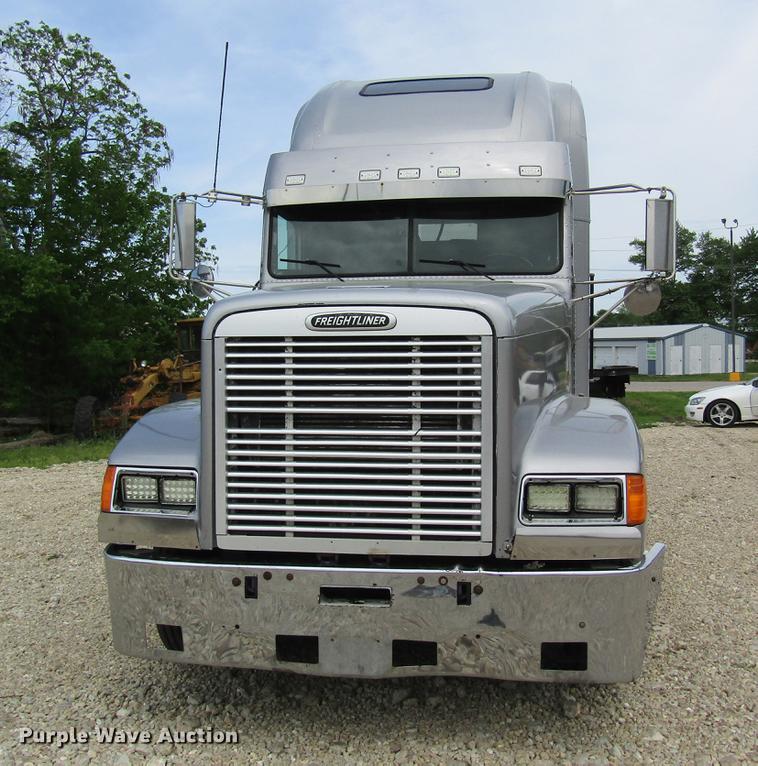 image for item DD8431 1992 Freightliner FLD120 semi truck