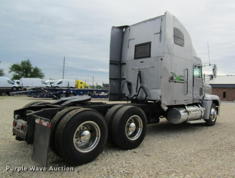 image for item DD8431 1992 Freightliner FLD120 semi truck