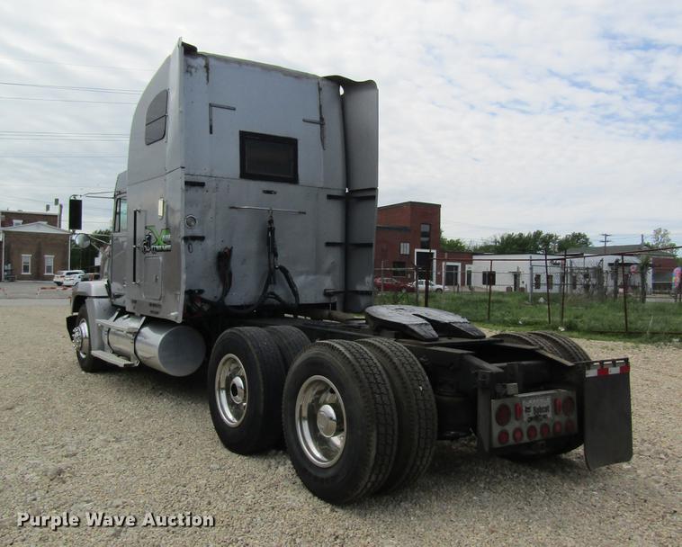 image for item DD8431 1992 Freightliner FLD120 semi truck