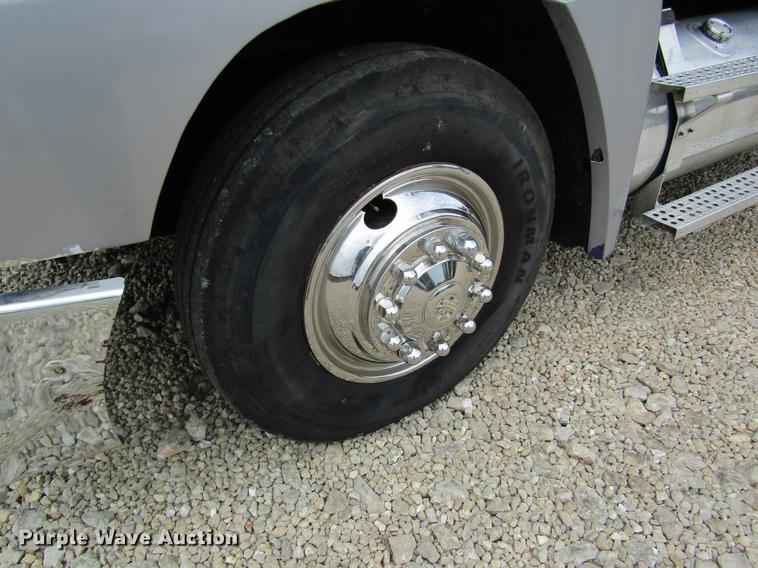 image for item DD8431 1992 Freightliner FLD120 semi truck