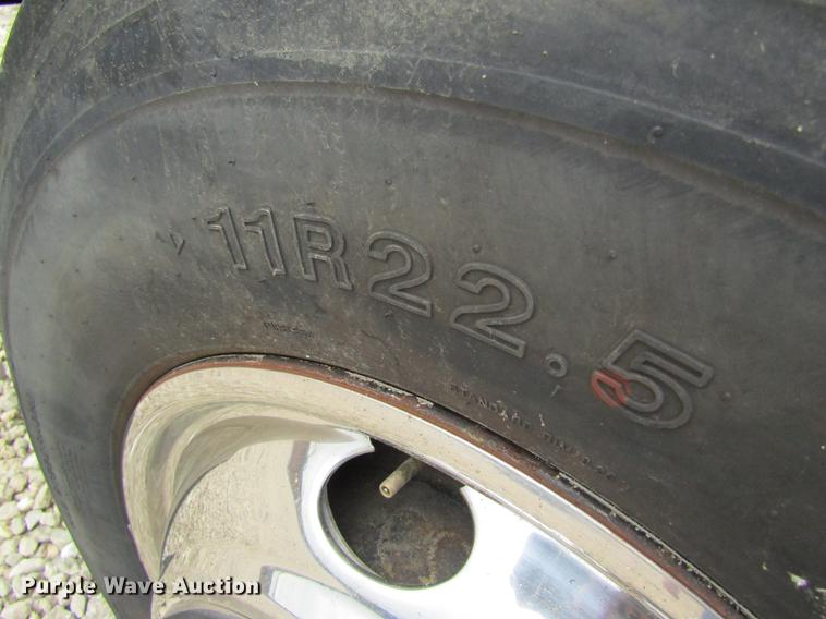 image for item DD8431 1992 Freightliner FLD120 semi truck