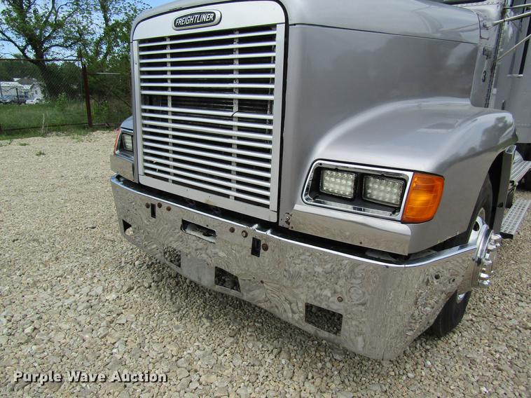 image for item DD8431 1992 Freightliner FLD120 semi truck