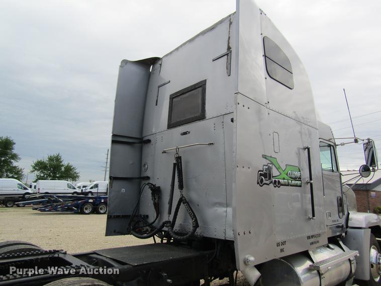 image for item DD8431 1992 Freightliner FLD120 semi truck