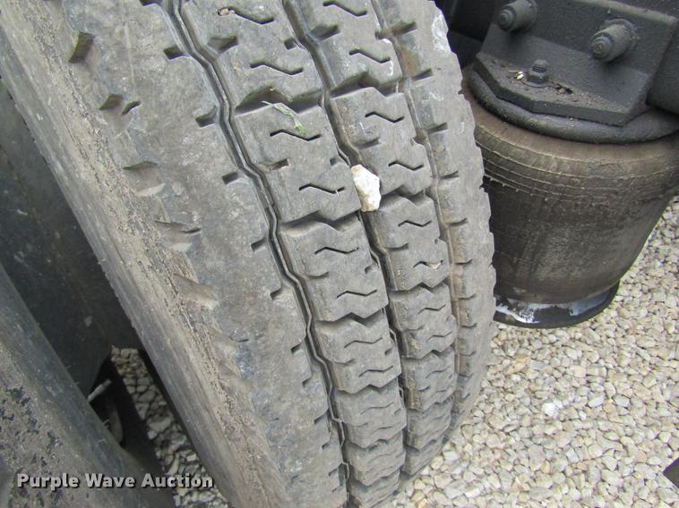 image for item DD8431 1992 Freightliner FLD120 semi truck