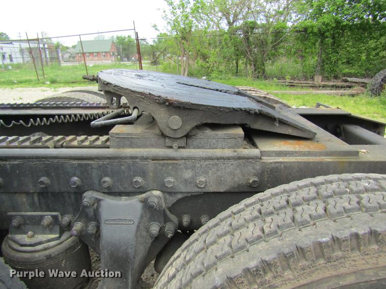 image for item DD8431 1992 Freightliner FLD120 semi truck