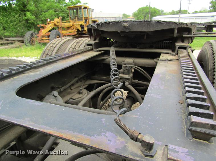 image for item DD8431 1992 Freightliner FLD120 semi truck