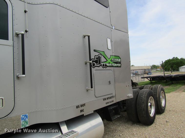 image for item DD8431 1992 Freightliner FLD120 semi truck