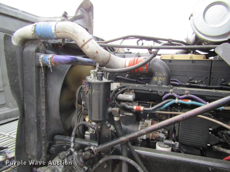 image for item DD8431 1992 Freightliner FLD120 semi truck