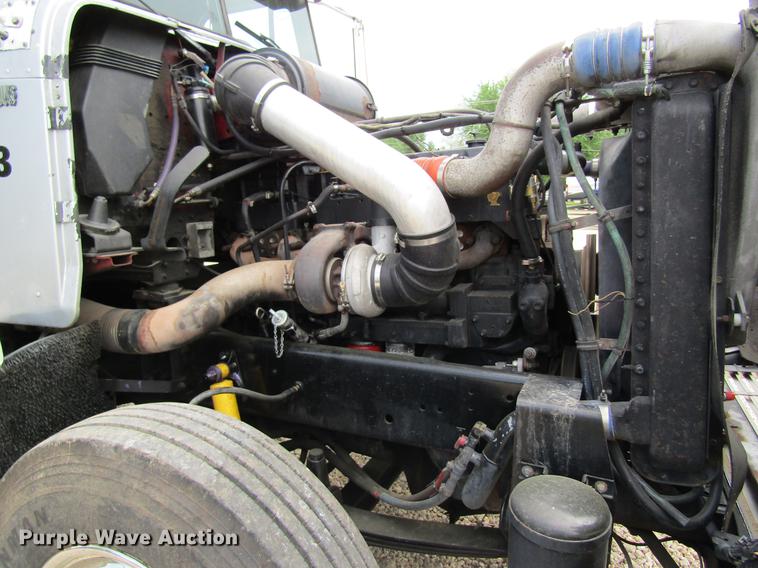 image for item DD8431 1992 Freightliner FLD120 semi truck