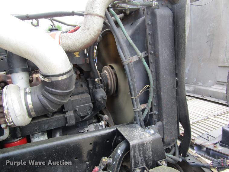 image for item DD8431 1992 Freightliner FLD120 semi truck