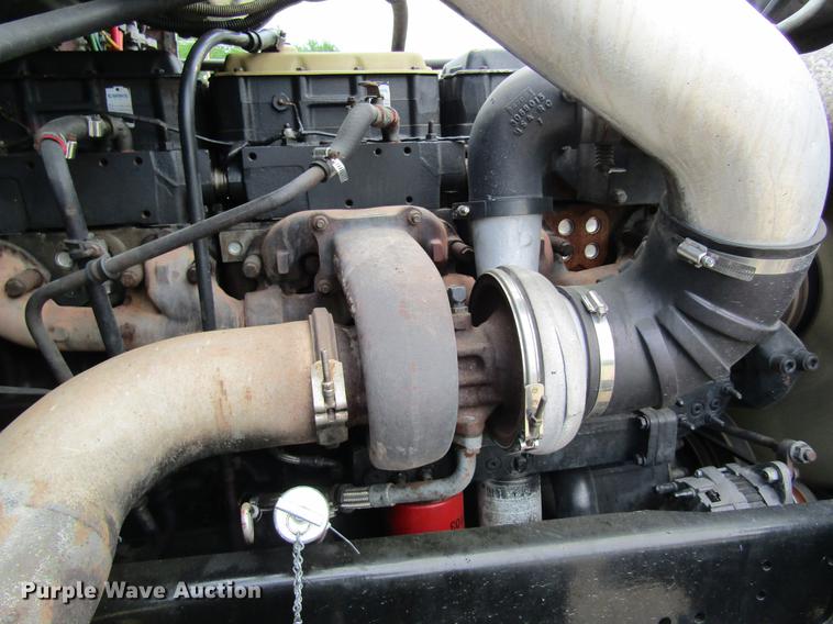 image for item DD8431 1992 Freightliner FLD120 semi truck