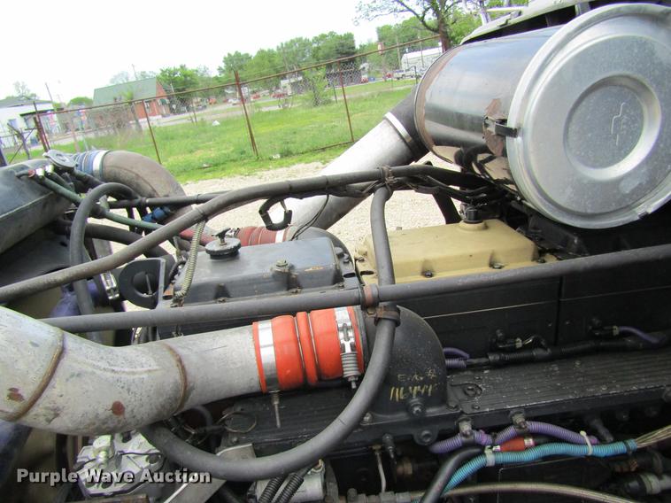 image for item DD8431 1992 Freightliner FLD120 semi truck