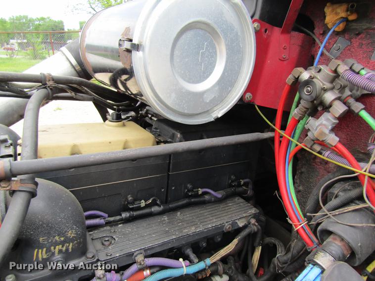 image for item DD8431 1992 Freightliner FLD120 semi truck